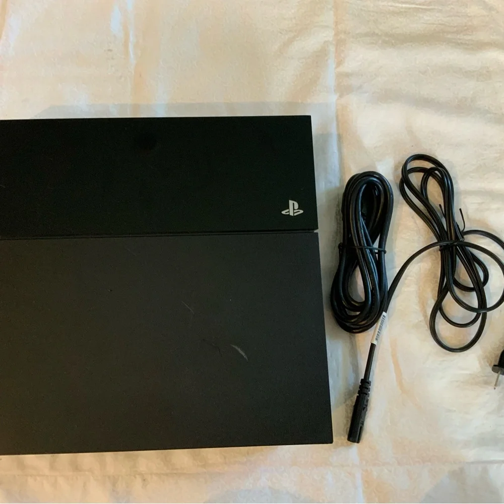 Sony PlayStation 4 CUH-1001A Black Console W/ Cords